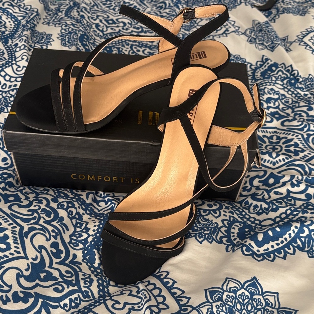 IDIFU Black Strappy Heels